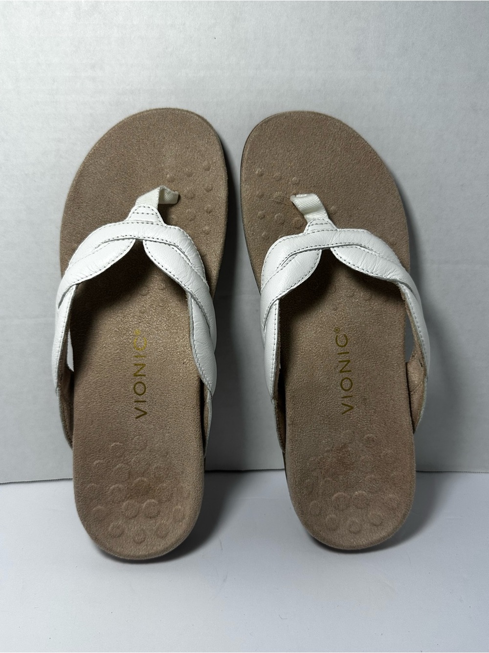 Vionic Bella Braid White Leather Thong Sandals Taupe Footbed Podiatrist size 7